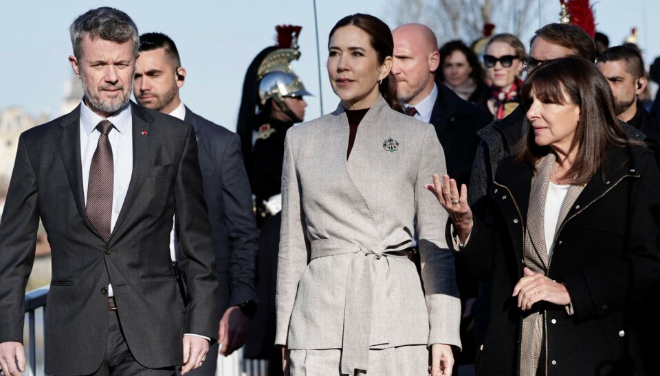 Frederik og Mary ses her onsdag sammen med Paris' borgmester Anne Hidalgo.