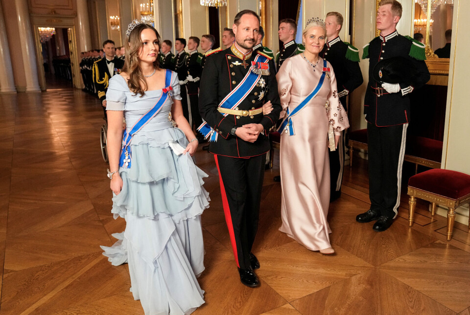 Prinsesse Ingrid Alexandra ankommer til tirsdag aftens gallamiddag sammen med sine forældre, kronprins Haakon og kronprinsesse Mette-Marit