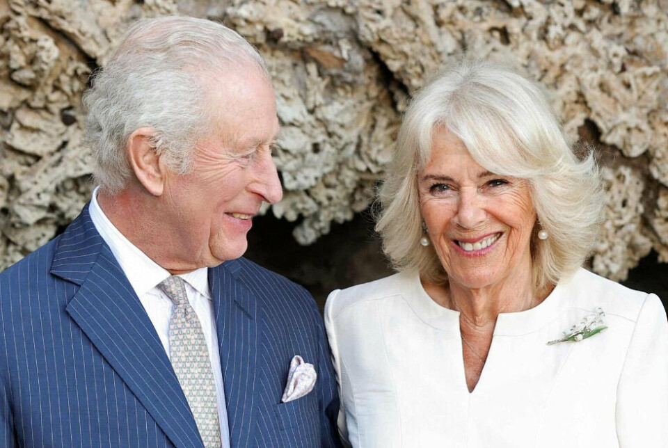 På bryllupsdagen 9. april befinder kong Charles og dronning Camilla sig i Italien, hvor de er på statsbesøg. Det er også i støvlelandet, at parret er foreviget på en række nye portrætter, som det britiske kongehus har delt i anledning af bryllupsdagen.