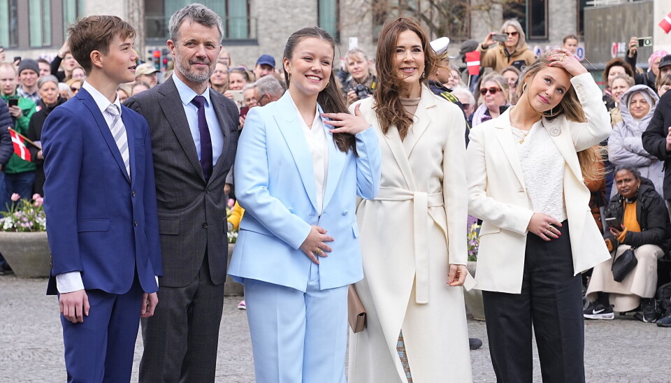 Prinsesse Isabellas 18-års fødselsdag fejres på Aarhus Rådhus. Her med tvillingesøstrene Vincent og Josephine samt far og mor Kong Frederik og Dronning Mary.
