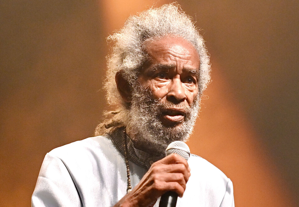 Den legendariske reggae-musiker Max Romeo er død. Han blev 80 år gammel.