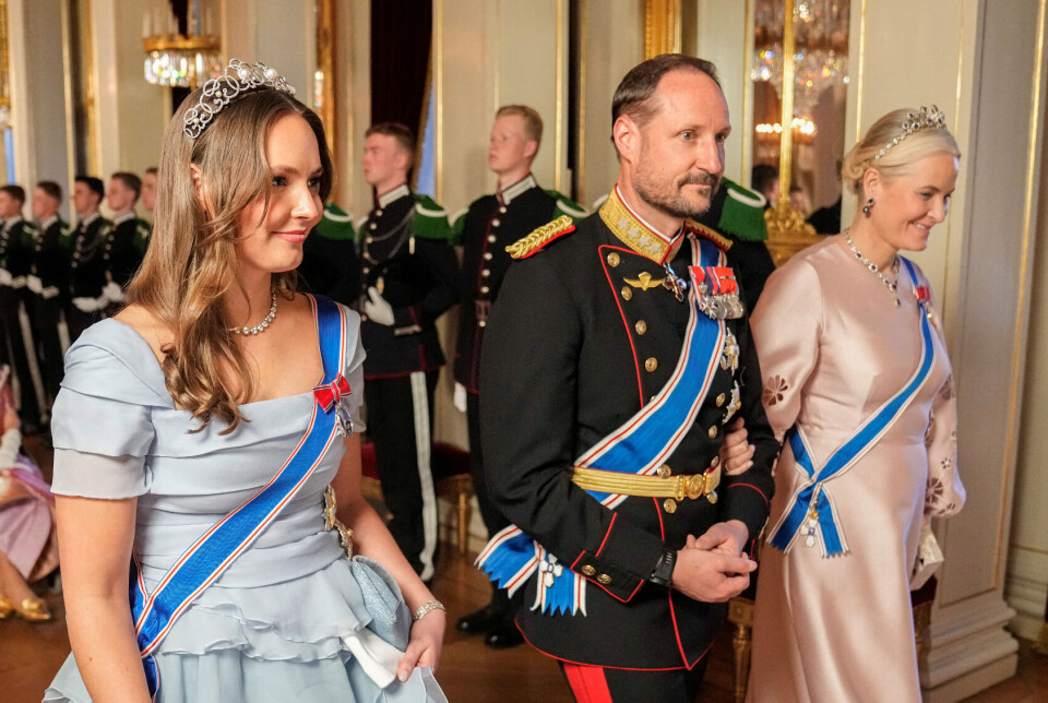 Ingrid Alexandra ses her ankomme til gallamiddag på slottet i Oslo sammen med sine forældre kronprins Haakon og kronprinsesse Mette-Marot i anledning af det islandske præsidentpars statsbesøg i Norge tidligere på måneden.