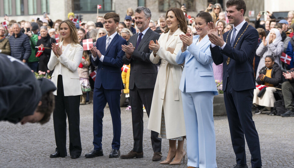 Prinsesse Josephine, prins Vincent, kong Frederik, dronning Mary og prinsesse Isabella bliver modtaget i Aarhus af borgmester Anders Winnerskjold (S) i forbindelse med prinsesse Isabellas 18-års fødselsdag.