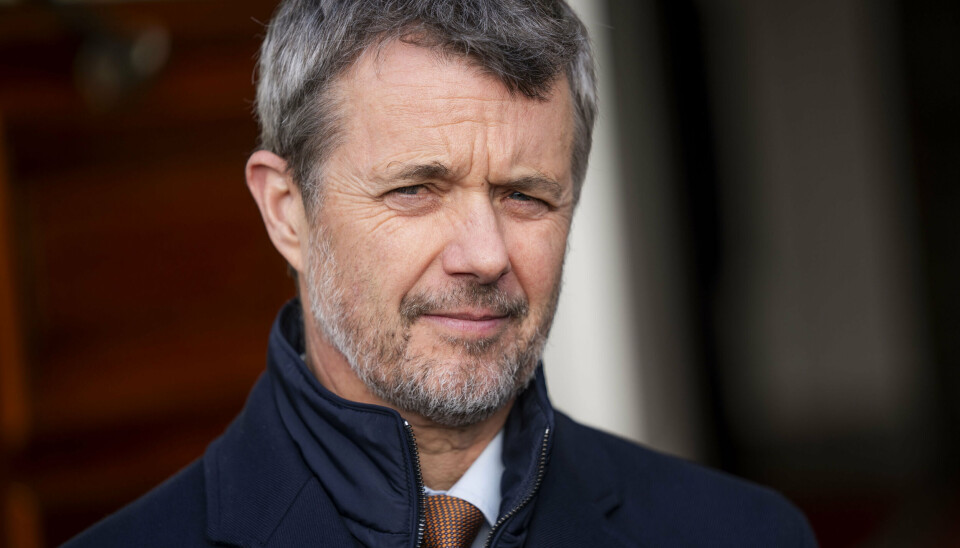 Kong Frederik og statsminister Mette Frederiksen har sendt deres kondolencer efter pavens død..