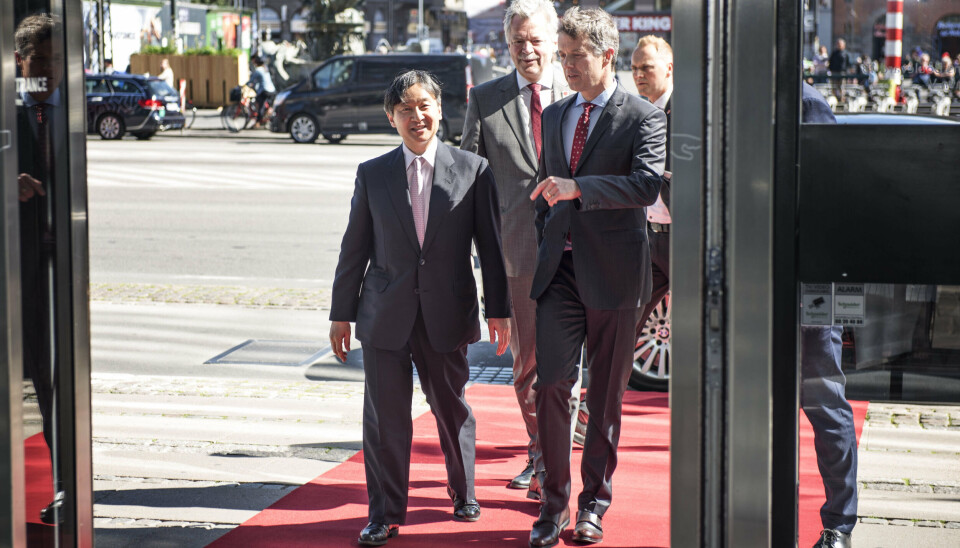 Japans kejser Nahurito, den gang som kronprins, var i 2017 på officielt besøg i Danmark, hvor også Frederik, som ligeledes sen gang var kronprins, deltog. (Arkivfoto).