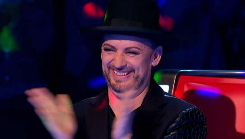 Vangelis får Boy George op af stolen: Se her hvorfor!