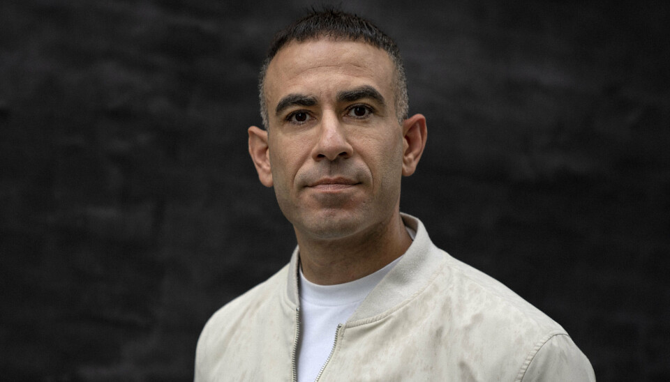 Den 41-årige Abdel Aziz Mahmoud har været journalist i over 20 år, men bliver for tiden målløs over den hastighed og retning, en shitstorm kan udvikle sig i.