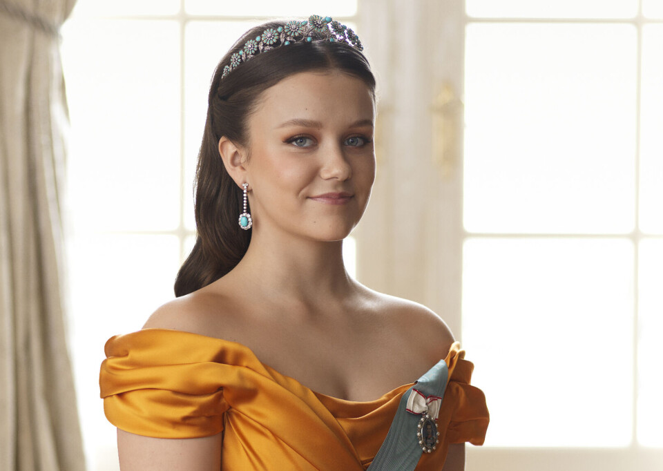 Isabella pÄ et af de officielle protrÊtfotos, der er taget af hende i forbindelse med 18-Ärs fÞdselsdagen den 21. april.