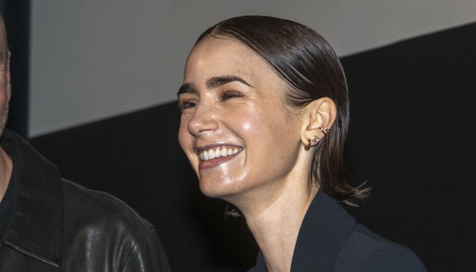 Lily Collins .