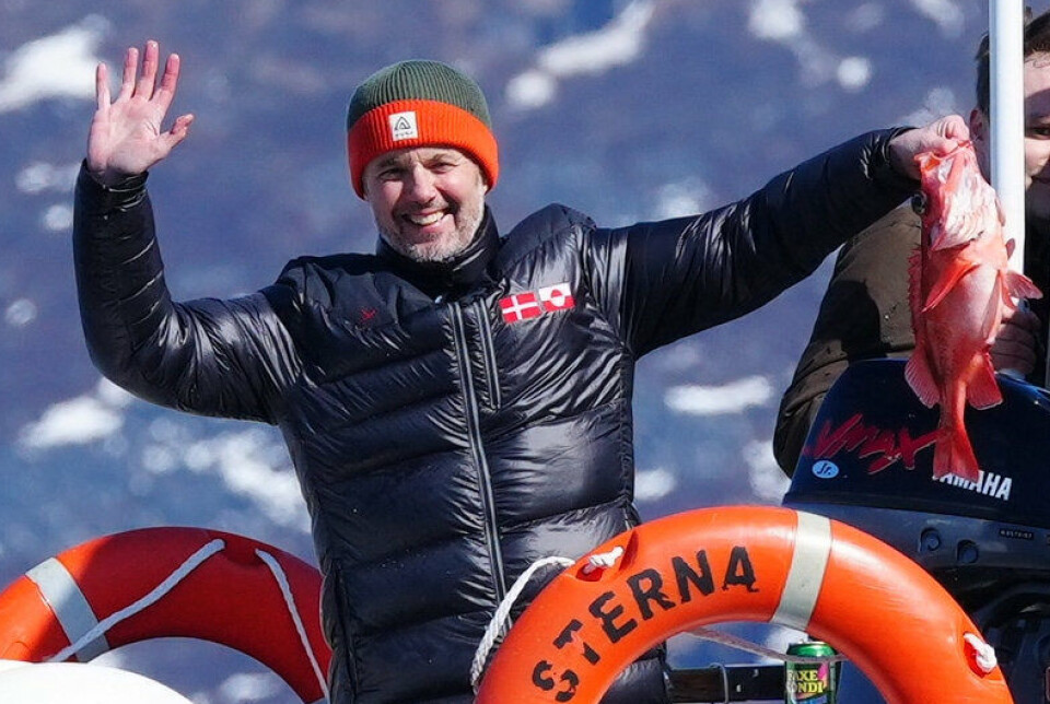 Under en bådtur blev der fanget en rødfisk, som kong Frederik fremviste.