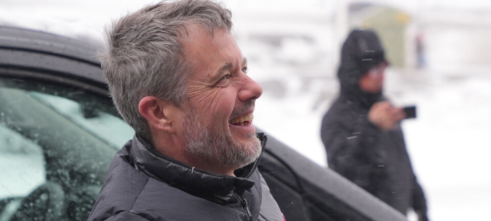 Frederik i højt humør: Får særlig snaps