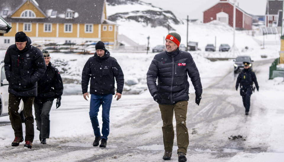 Kong Frederik ankommer til frokost hos Kim Kielsen, som er formand for Grønlands parlament.
