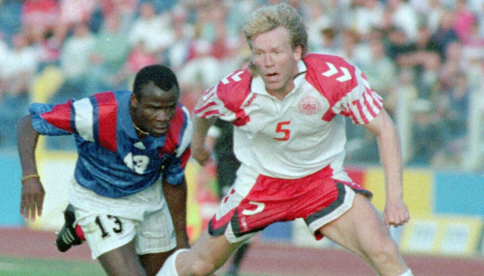 Henrik Andersen var med til EM i 1992. Her er han flyvende mod Frankrig, der blev slået 2-1 i den afgørende gruppekamp.