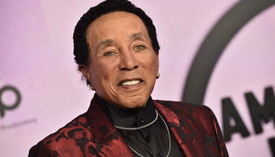 Smokey Robinson var i 1959 med til at starte Motown Records. Han udgav sammen med bandet Smokey Robinson & The Miracles flere hits i 1960'erne. Nu beskyldes han for seksuelle overgreb.