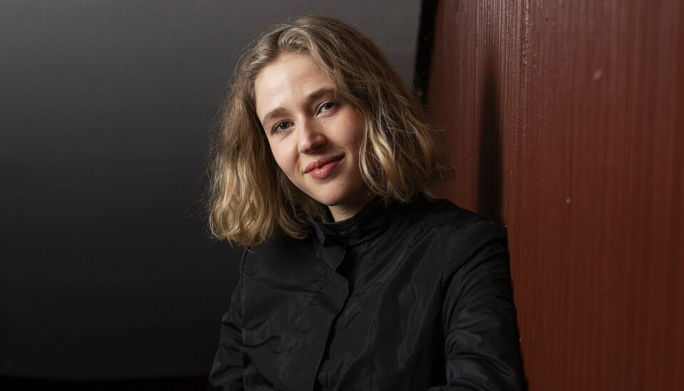 En dansende Marie Reuther afslører i et opslag på det sociale medie Instagram, at skuespilleren skal være mor for første gang.
