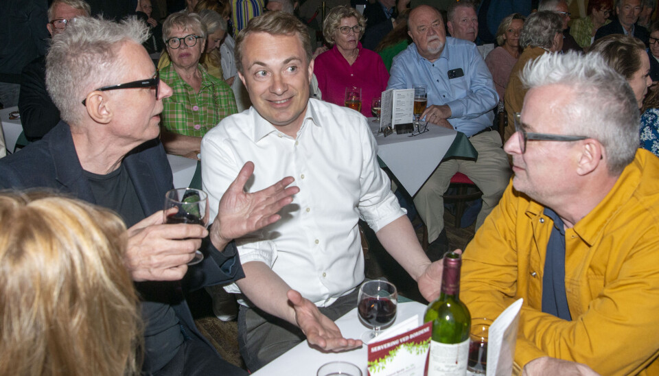 Messerschmidt havde også tid til at hygge med gæsterne Klaus Riskær Pedersen og Rane Willerslev. I baggrunden ses også Flemming Jensen og hustruen Birte.