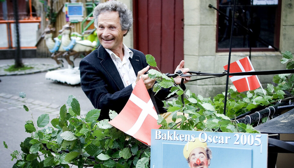 Danmarks verdensoptrædende klovn og cirkusartist Benny Schumann modtog Bakkens Oscar i 2005. Fredag den 23. maj fylder han 80 år.