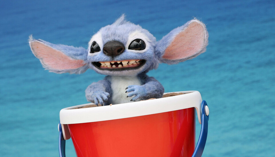 Amin Jensens døtre synes, at det er 'kikset', når han synger opera. Men det giver 'streetcredit', at han lægger stemme til det uregerlige rumvæsen Stitch i Disney-klassikeren 'Lilo og Stitch'.