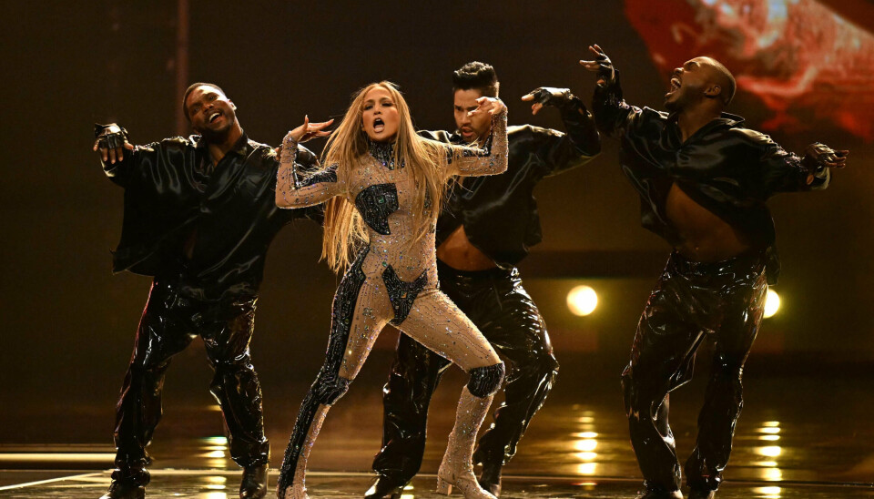 Den amerikanske sanger Jennifer Lopez optræder på scenen ved American Music Awards i Las Vegas, hvor hun er vært for prisuddelingen.