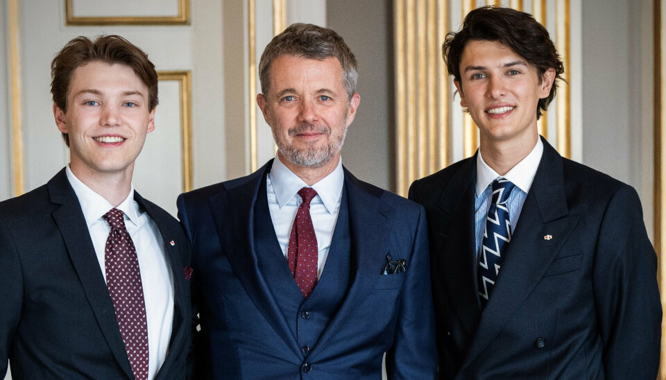 Ved en privat begivenhed tildelte kong Frederik mandag Dannebrogsordener til grev Nikolai og grev Felix.