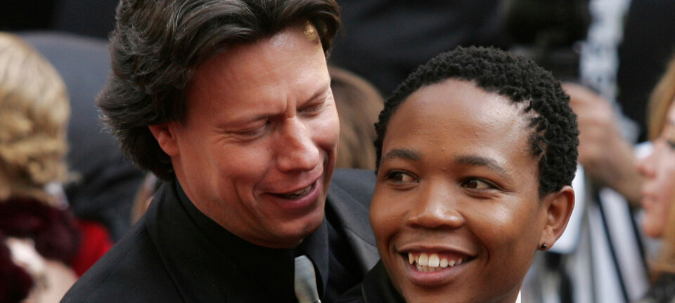 Presley Chweneyagae er død