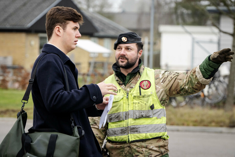 Kronprins Christian begyndte sin værnepligtig ved Gardehusarregimentet på Antvorskov Kaserne i Slagelse i februar. Onsdag har han aftjent sin værnepligt.