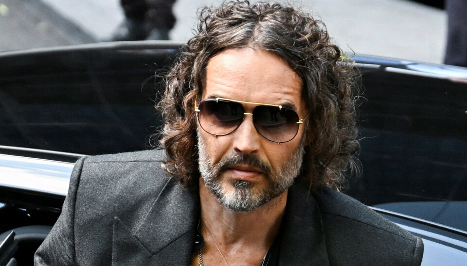 Russell Brand ankommer til retsmøde i Southwark Crown Court i London fredag.