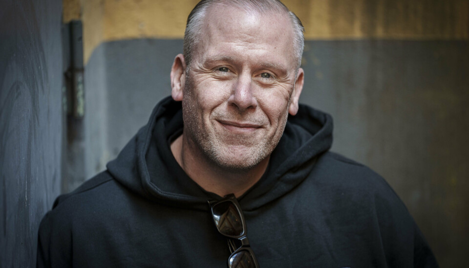 Liam O'Connor fik sit gennembrud som den hardcore rapper L.O.C. i 2001. Her - godt et halvt liv senere - er absinten hældt ud, og adressen i Aarhus V er skiftet ud med en mondæn nord for København. Det skift kan selv få ham til at klukke.