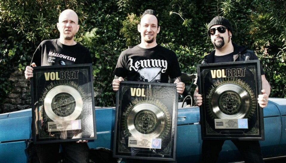 Volbeat modtog guldplader for over 500.000 solgte eksemplarer af albummet Beyond Hell / Above Heaven. Pressefoto.