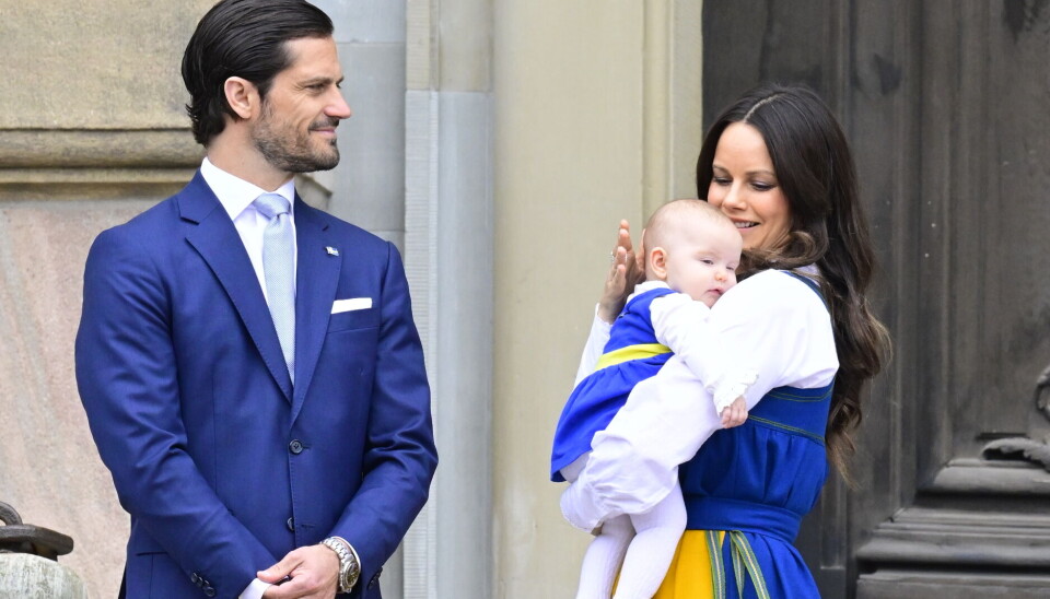 Prins Philip og hans to prinsesser ved slottet i Stockholm