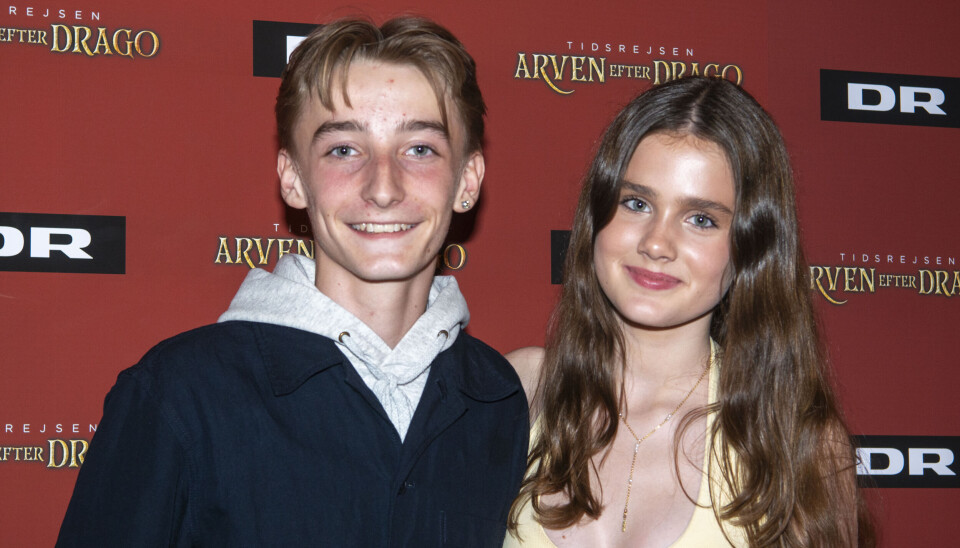 Julian Brix spiller overfor Lærke Krabbe De Waal i 'Tidsrejsen - Arven efter Drago'