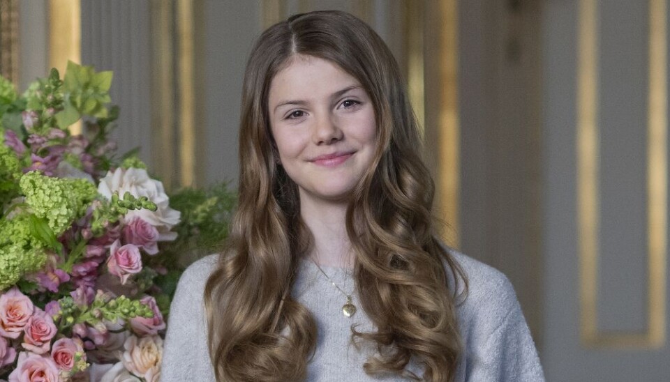 13-årige prinsesse Estelle er valgt som en af i alt fem faddere til sin kusine, prinsesse Ines, der fredag bliver døbt ved en ceremoni i Slotskirken på Drottningholm.