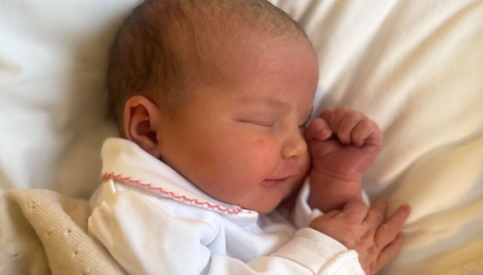 Lille prinsesse Ines kom til verden den 7. februar. Fredag blever hun døbt i Slotskirken på Drottningholm i Stockholm.
