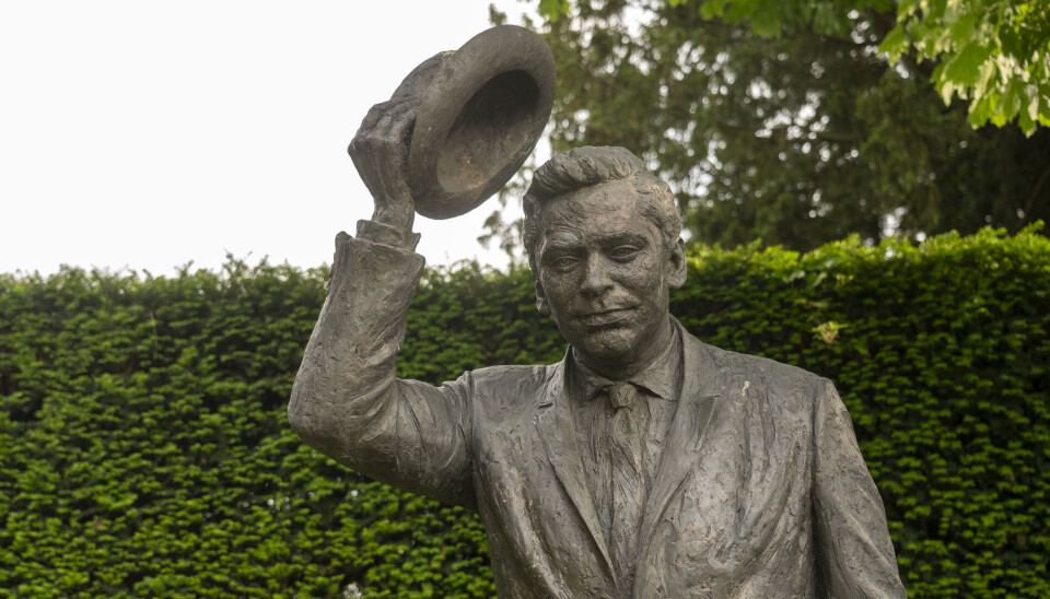 Dirch Passer-statue i Frederiksberg Have, som Daimi Gentle også var med til afsløringen af for nylig.