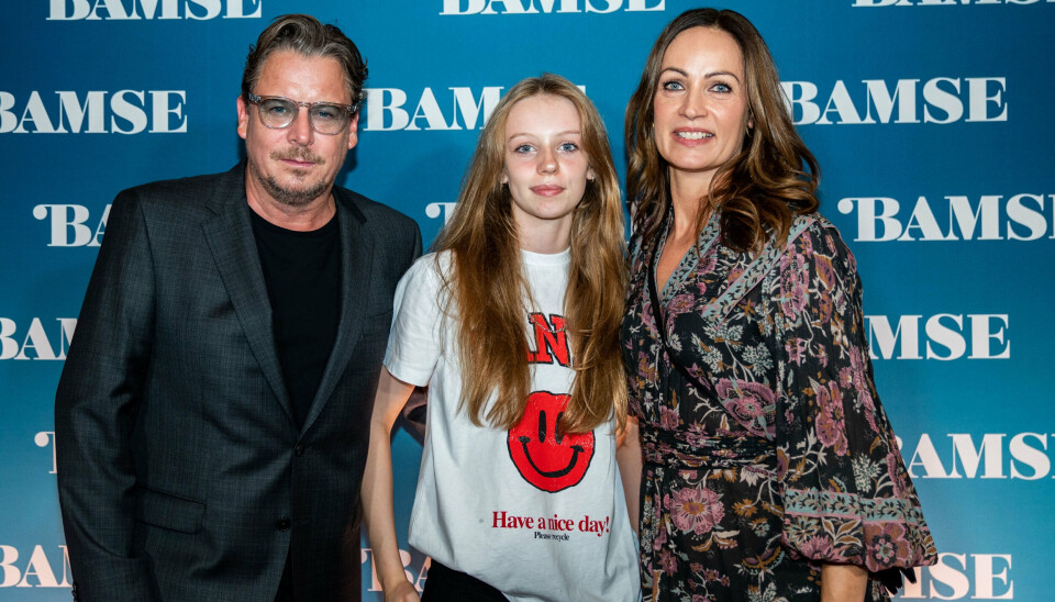 Familien er det allervigtigste for Anders W. Berthelsen. Her ses han sammen med sin hustru, Christina Pind, og parrets datter, Vigga, til premieren på 'Bamse' i 2022.