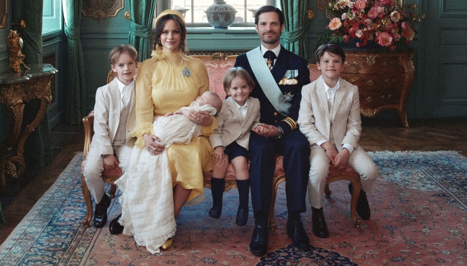 Lille prinsesse Ines sammen med sin forældre og tre ældre brødre, prins Alexander på 9 år, prins Gabril på 7 og prins Julian der er 3 år gammel.