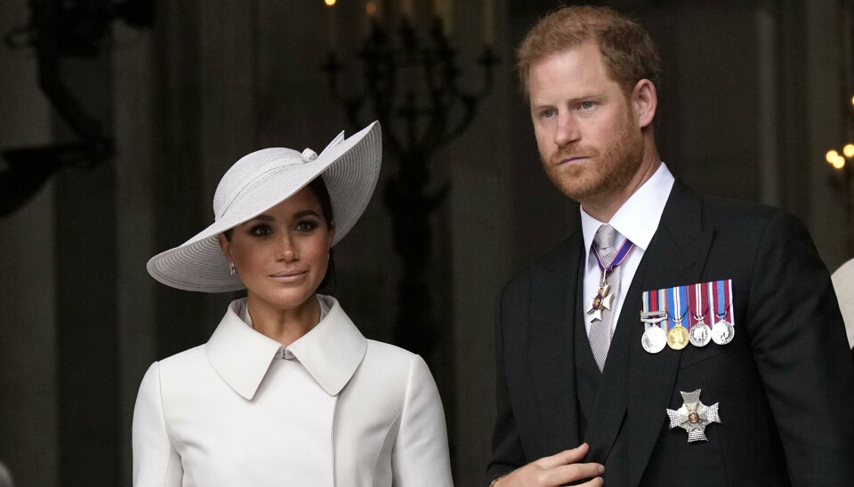 Hertuginde Meghan og prins Harry gav hinanden deres ja tilbage i 2018 efter et halvt år som forlovede. I et par år levede de en royal tilværelse, men i 2020 trådte de tilbage som fremtrædende medlemmer af kongehuset og flyttede til USA, hvor hertuginden kommer fra