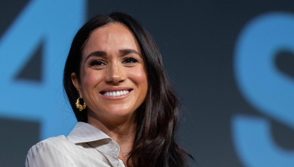 Hertuginde Meghan går nu i rette med den kritik, der den seneste uge er haglet ned over hende på grund af en video fra sin og Harrys datters fødsel. Videoen er blevet anklaget for at være iscenesat, men det afviser hertuginden nu i et interview, skriver Daily Mail.