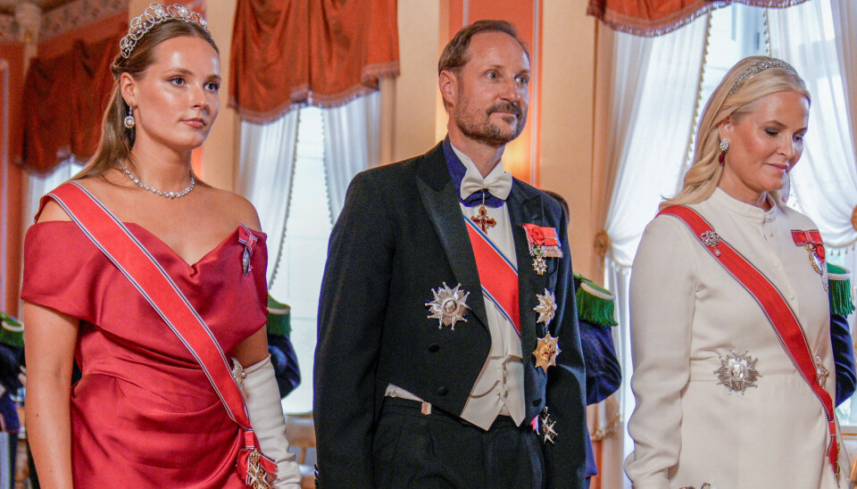 Prinsesse Ingrid Alexandra ankommer til gallamiddagen sammen med sine forældre, kronprins Haakon og kronprinsesse Mette-Marit