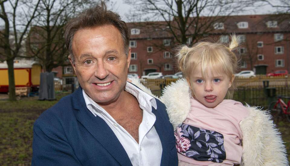 Dennis Knudsen med Aura.