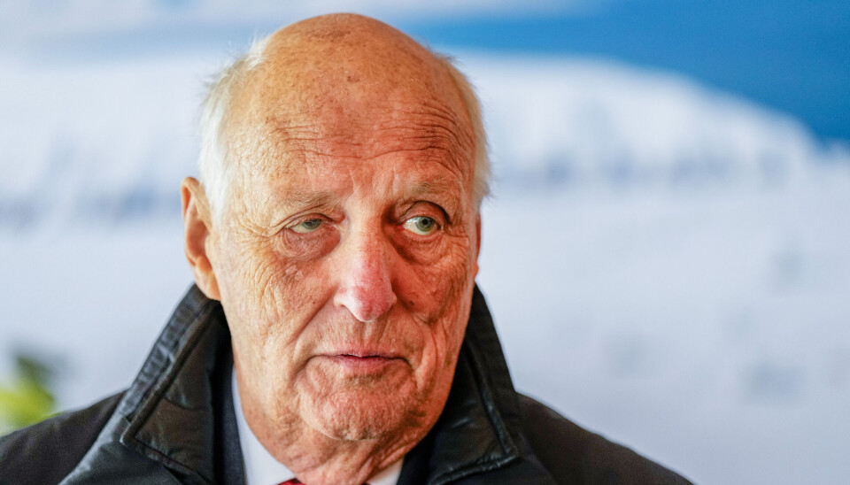 Kong Harald synger ifølge kongehusekspert af en eller anden grund aldrig med på den norske nationalsang.