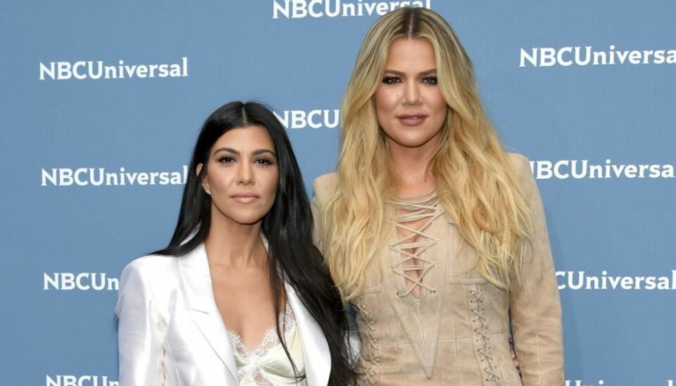 Vred Kardashian vil skilles – NU Kourtney Kardashian (til venstre) og Khloe Kardashian (til højre) på den røde løber. Khloe Kardashian vil nu have gennemtrumfet sin skilsmisse fra den tidligere basketballstjerne Lamar Odom. Foto: Evan Agostini/EVAN AGOSTINI/INVISION/AP