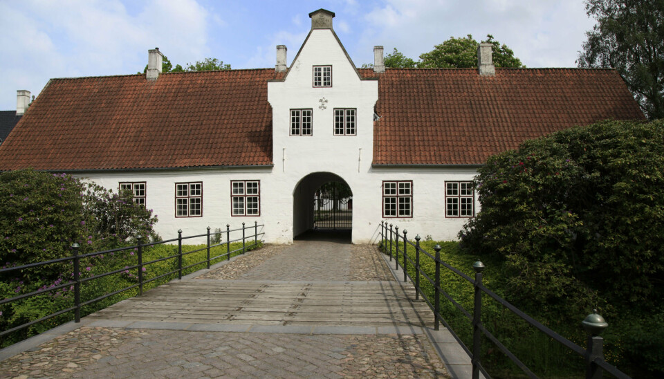 Schackenborg Slot ligger i Møgeltønder og er opført i 1660'erne. Slottet og den tilhørende jord tilhører i dag den erhvervsdrivende fond Schackenborg Fonden. (Arkivfoto).