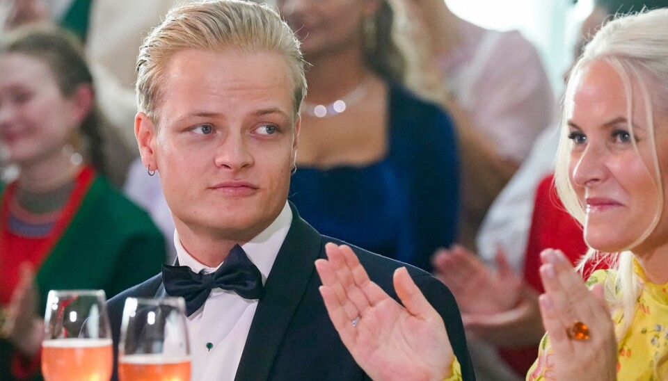 Listen af sigtelser mod Marius Borg Høiby, her sammen med kronprinsesse Mette-Marit, er lang og tæller blandt andet tre tilfælde af voldtægt.