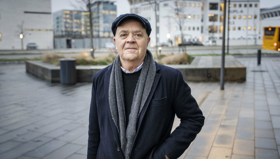 Tv-vært Jes Dorph-Petersen ses her foran Østre Landsret, da erstatningssag mod advokat blev indledt. Dorph tabte i landsretten, men ankede til Højesteret, som nu har sat dato på behandlingen af sagen.