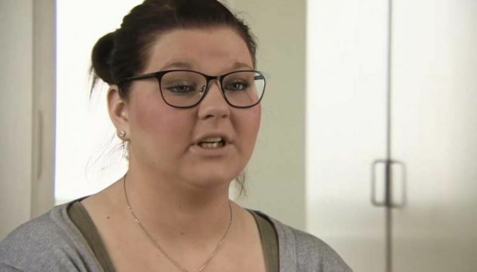 Luksusfælden: Har bærepose med ubetalte regninger for 100.000 kr. Pernille har ubetalte regninger for over 100.000 kroner. Foto: TV3.