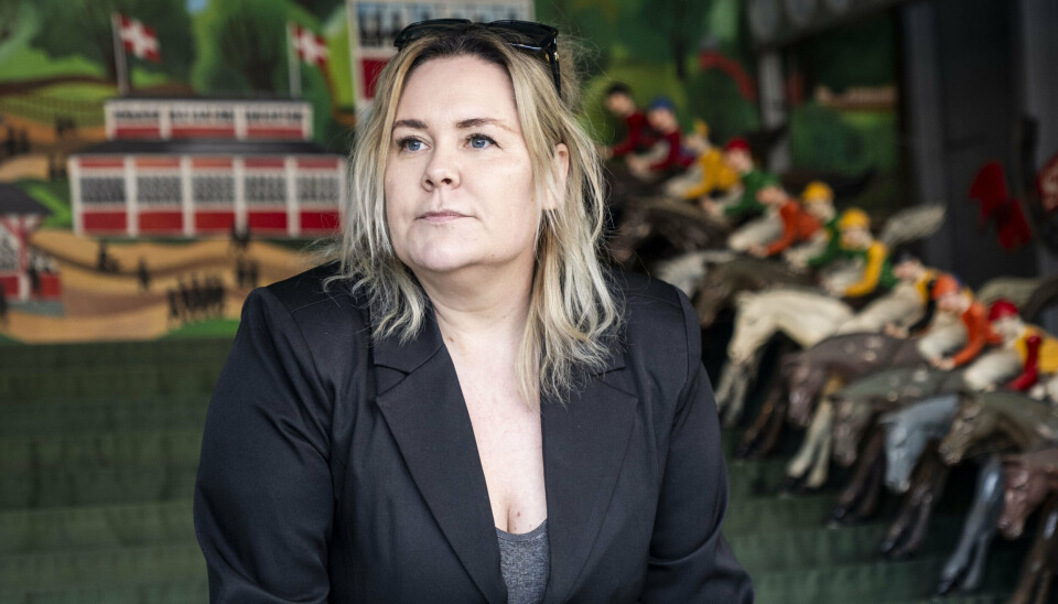 Linda P er vært på 'Roasted', men sætter sig også selv i den varme stol. - Jeg er jo lidt mutti-agtig. Jeg kan godt lide, at alle har det godt og vide, at alle har fået solcreme på. Og så er jeg også lidt smådominerende.