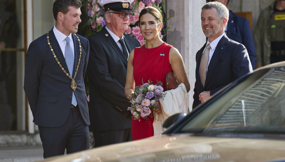 Frederik og Mary ses her sammen med Aarhus borgmester Anders Winnerskjold.