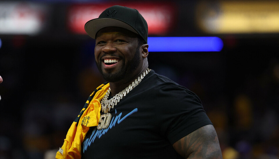 Billede fra 27. maj i år i Indianapolis i Indiana, hvor 50 Cent ses til NBA-kamp. Han optrådte senest i Danmark i september 2023 i Royal Arena, men lægger i år vejen forbi Smukfest på musikkens åbningsdag den 6. august. (Arkivfoto).