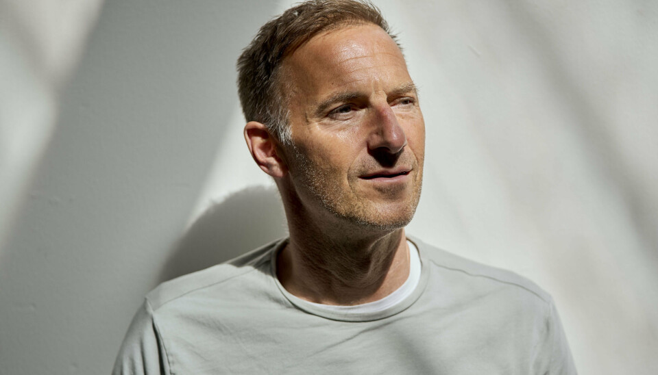 Joachim Knop skal spille hushovmesteren i musicaludgaven af 'Skønheden og udyret', der til at begynde med opføres på Det Kongelige Teater. Ud over, at rollen er et ur, så ligger Cogsworth tæt op ad Joachim Knops egen personlighed.